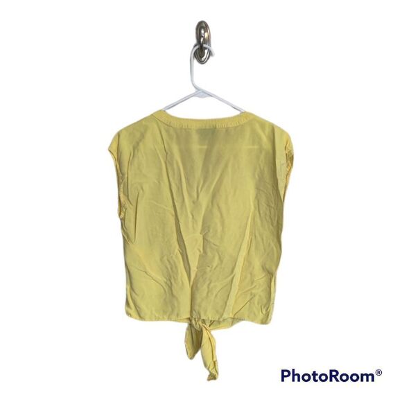 Nue Options Sleeveless Button Down Top - Picture 2 of 5